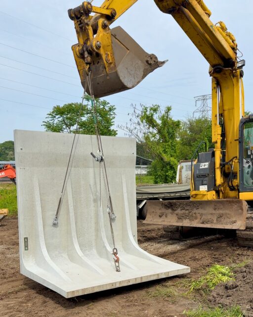 📍擁壁工事

建徳土木部が活躍する擁壁工事の様子です。
ーーーーーーーーーーーーーーーーー
🏠未来へ、つなぐ家

有限会社　建徳
電話：0278−23−7987
HP: https://www.ken-toku.co.jp/
ーーーーーーーーーーーーーーーーー